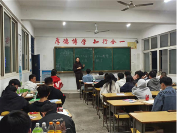 建筑艺术学院各班级团支部组织学习六中全会精神“主题团日活动”378.jpg