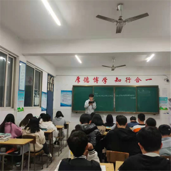 建筑艺术学院各班级团支部组织学习六中全会精神“主题团日活动”444.jpg