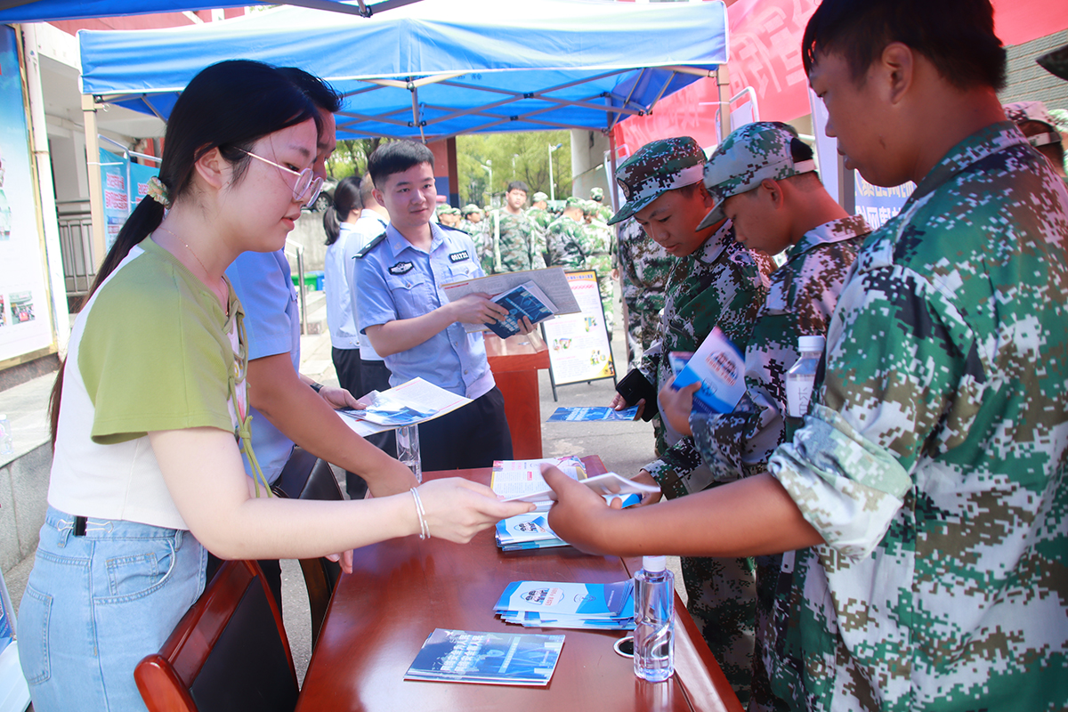 1695800109639616.jpg 09.jpg