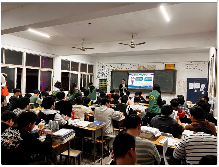 屏幕截图 2024-04-19 234311.png