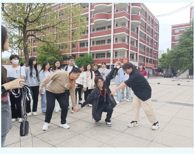 屏幕截图 2024-04-19 235339.png