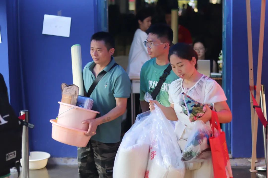 1725848638888911.jpg 1725848638888911.jpg