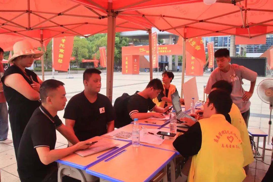 1725848806215294.jpg 1725848806215294.jpg