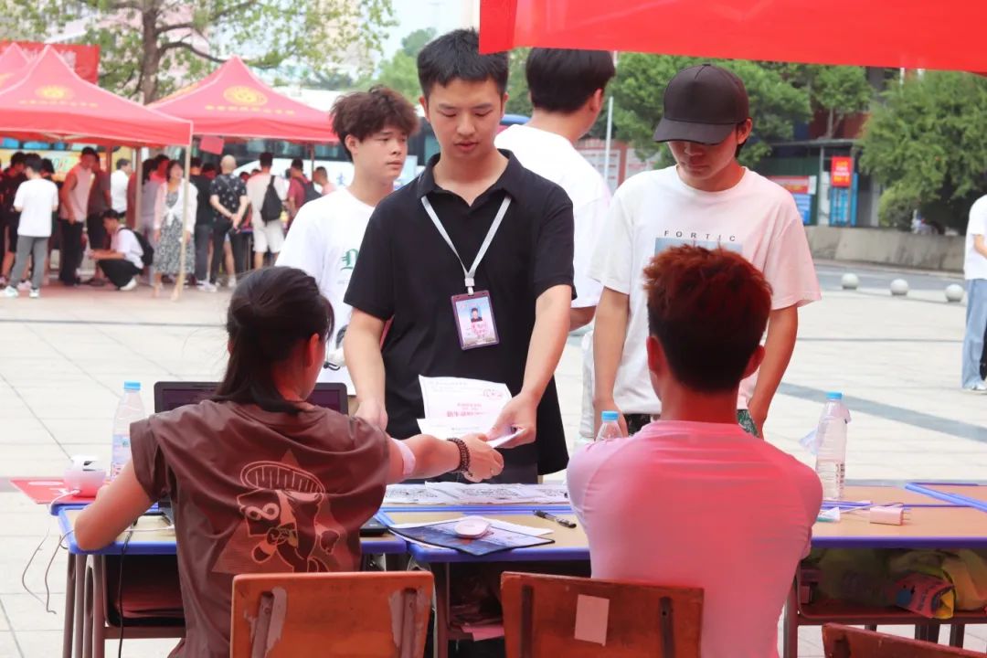 1725849480397563.jpg 1725849480397563.jpg