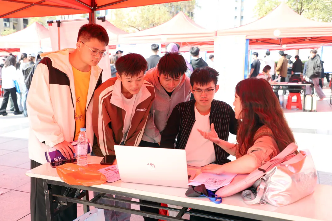 1730941242543872.png 1730941242543872.png